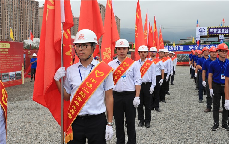 用青春激情为党旗护航——福州中铁城.江督府“党旗红”主题活动侧记