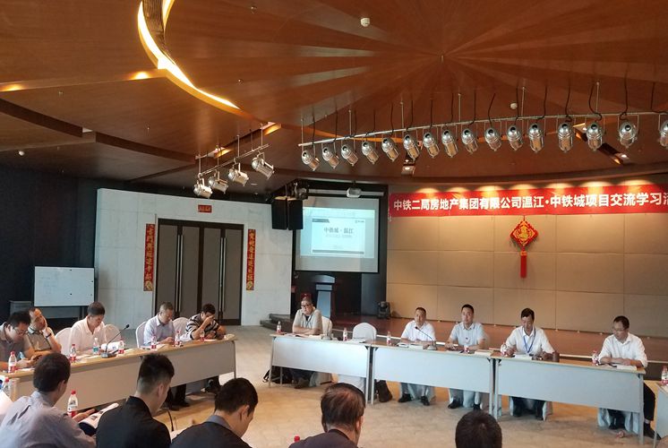 公司组织各开发单位与施工单位到温江项目参观学习