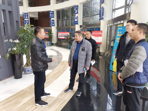 温江区金马镇党委副书记、纪委书记黄顺友一行到公司盈庭公司调研