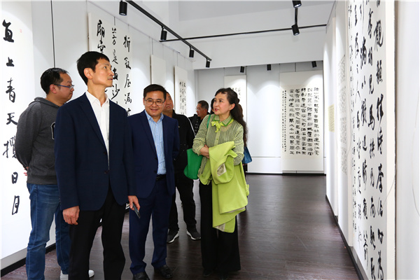 徐悲鸿西部艺术创作中心在青城365南院揭牌并正式对外开放