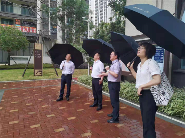 刘恒书到成都盈庭公司检查指导工作