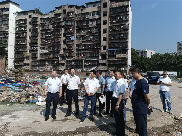 达州市达川区委常委区政法委书记王德春调研达州棉纺织厂片区拆迁及市政道路建设情况